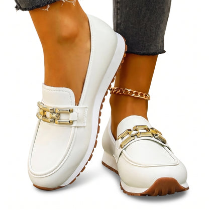 ALHENA  || Mocasines blancos con cadena dorada