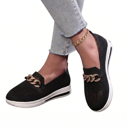 Cyndi || Zapatillas sin cordones con detalle de cadena