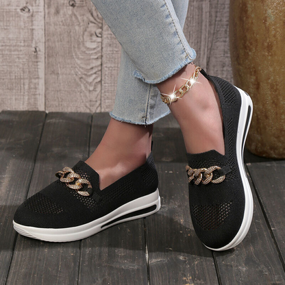 Cyndi || Zapatillas sin cordones con detalle de cadena