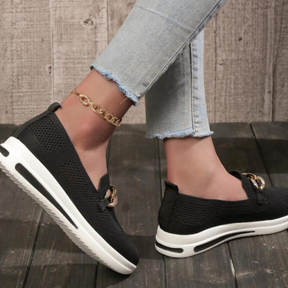 Cyndi || Zapatillas sin cordones con detalle de cadena