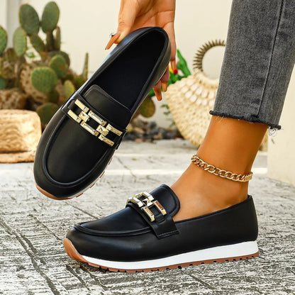 ALHENA  || Mocasines blancos con cadena dorada